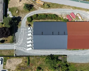 Vue aérienne du siège du groupe ROY HABITAT à Parthenay
